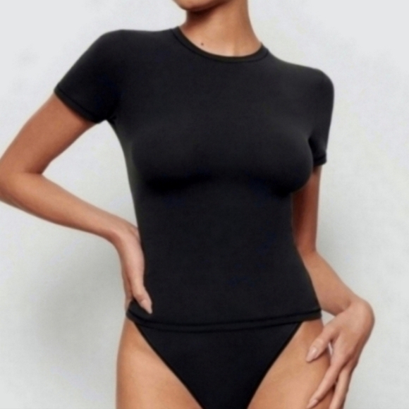 Skims Fits Everybody T Shirt Top Onyx Black Tshirt Size Small NWT - Picture 1 of 6